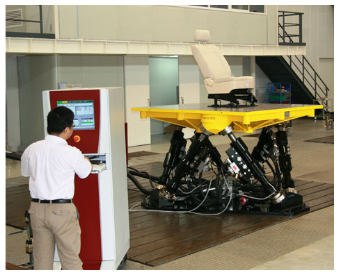 A technician testing vehicle components using the Moog Hydraulic Simulation table